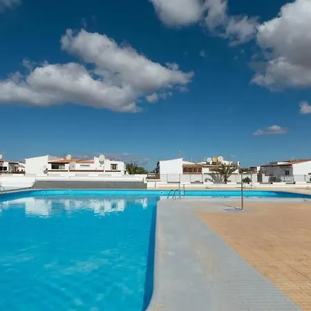 Aisha'S Home: Sun & Pools On The Southern Coast Арона